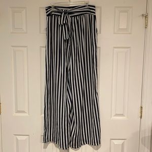 Fashion nova flowy striped pants (navy and white )